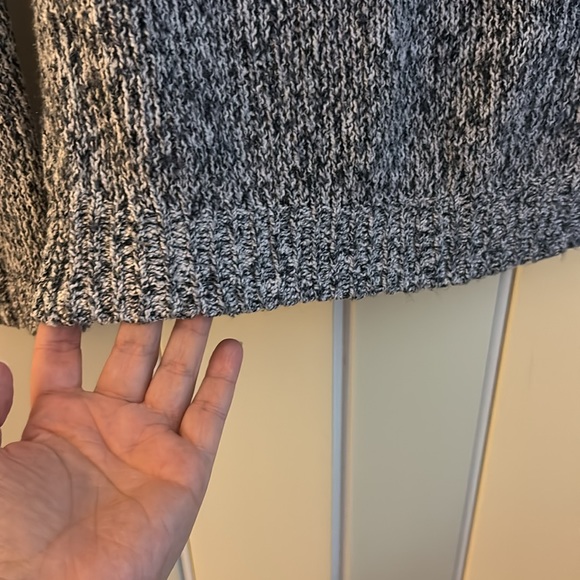 Hollister grey light knit pullover sweater, size XS - Picture 4 of 6